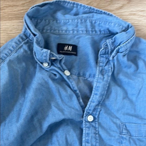 H&M Blue Casual Button Down Shirt - Picture 2 of 7